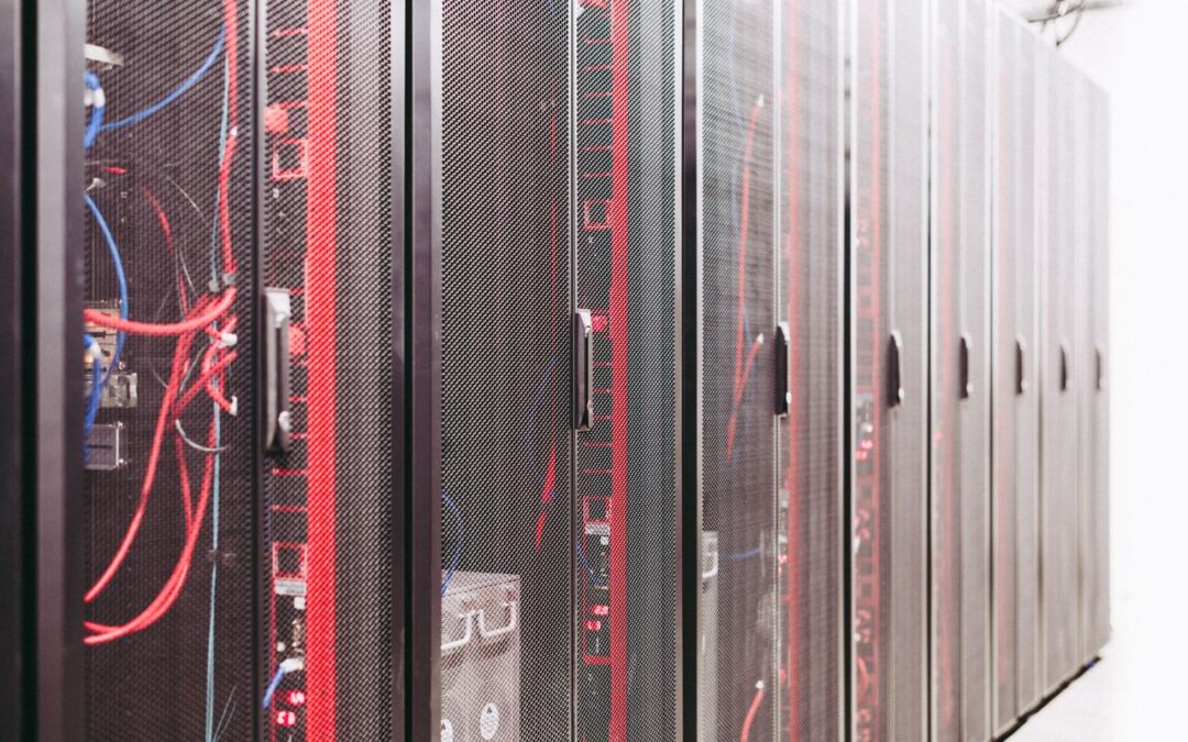 Uptime na poziomie 99,9% – co to oznacza w praktyce i ile kosztują firmę awarie serwera?