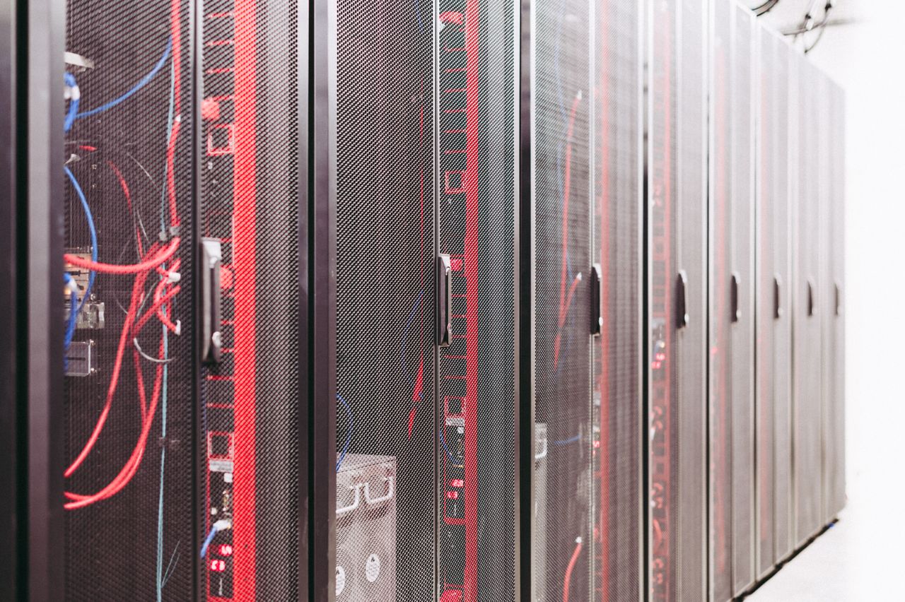 pexels-brett-sayles-5480781 Uptime na poziomie 99,9% - co to oznacza w praktyce i ile kosztują firmę awarie serwera?