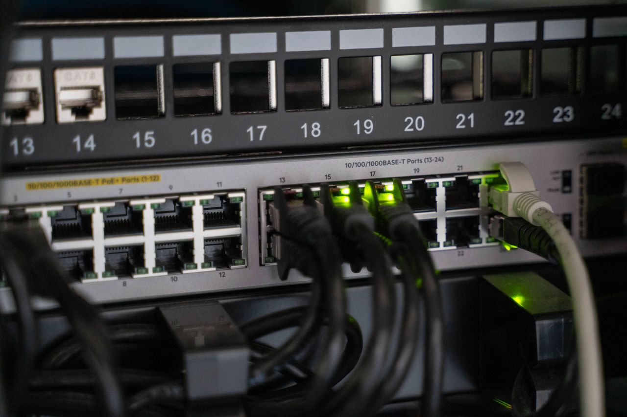 pexels-vladimirsrajber-13963756 Tajemnicze parametry: CPU, RAM, IOPS - jak wpływają na szybkość wczytywania Twojej strony?