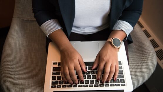 Jak stworzyć adres e-mail z własną domeną bez skomplikowanej konfiguracji?